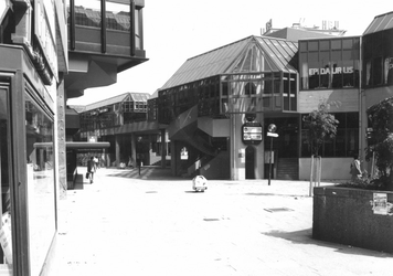 1981-1479 Plein tussen de Coolsingel, Churchillplein en Binnenwegplein.