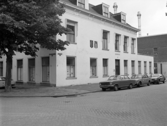 1981-2003 Huize Schoonderloo op nr. 2, hoek van de Pieter de Hoochstraat en de 2e IJzerstraat.