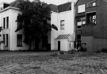 1981-2006 2e IJzerstraat, achterzijde van het gebouw van Huize Schoonderloo op nr. 2.