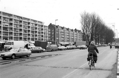 1981-285 Het Groenendaal met de tijdelijke weekmarkt.