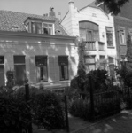 1982-1539 Huisnummers 93-91 in de Hoflaan.