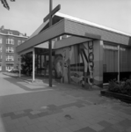 1982-1996 Gezicht op de Rooms Katholieke Nicolaaskerk aan de Mathenesserdijk nummer 115. Op de achtergrond de Van ...