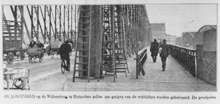 1982-2466 Een aanpassing aan de Willemsbrug. Het voetgangersdeel wordt verkleind ten gunste van de fietsers.