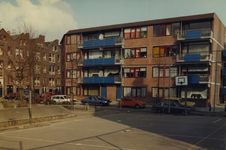1982-2716 Woningen aan het Martinplein.