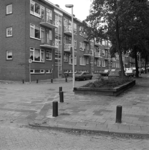 1982-3083 Gezicht op de Jacques Perkstraat, vanaf hoek Louis Couperusstraat met links huisnummer 22.