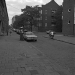 1982-3106 Gezicht op de Dijkstraat. Rechts de Touwslagersstraat.