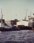 1982-3693 Gezicht op de Nieuwe Maas bij het terrein van de Holland-Amerika Lijn ( HAL ) aan de Wilhelminakade, met ...