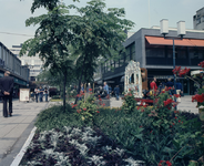 1982-4089 De Korte Lijnbaan, gezien vanaf het Stadhuisplein.