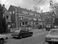1983-1953 Hoflaan, op nummer 15 en lager aan de westzijde.