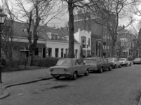 1983-1963 Hoflaan, op nummer 95 en lager aan de westzijde en ten zuiden van de Slotstraat.