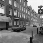 1983-2609 Helenastraat, op nummer 25 en lager uit het westen.