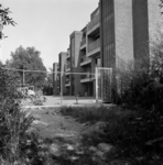 1983-2820 De Louise de Colignylaan, aan de achterkant van het flatgebouw 's-Gravenzicht.