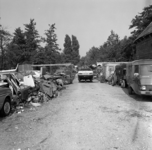 1983-2833 Autosloperij, noordzijde van de 's-Gravenweg, ten oosten van Burgemeester Oudlaan.