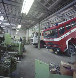 1983-3153 De werkplaats van de brandspuitenfabriek 'A. Bikkers & zoon' aan de Nijverheidstraat.
