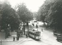 1983-3636 Gezicht op het tramstation aan het Beursplein.