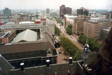 1983-4645 Gezicht vanaf de toren van het stadhuis aan de Coolsingel.