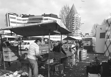1984-1686-TM-1690 Markt aan de Binnenrotte.Einde van een marktdag.Van boven naar beneden afgebeeld:- 1686- 1687- 1688- ...