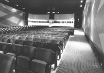 1984-248,-249 Bioscoop Cineac in de Beurs.Van boven naar beneden afgebeeld:- 248: Bioscoopzaal.- 249: Idem.