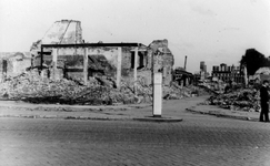 1984-2773 Gezicht op de door het Duitse bombardement van 14 mei 1940 getroffen Pannekoekstraat. Vanaf de Goudsesingel. ...