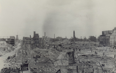 1984-2775 Gezicht op de door het Duitse bombardement van 14 mei 1940 getroffen omgeving tussen Kipstraat en Hoogstraat ...