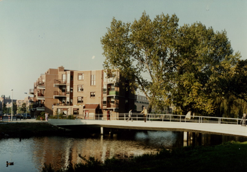 1985-1827 Brug over de Boezem bij de Boerschaplaan, vanaf de Sophiakade.