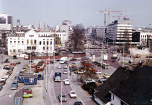 1985-189 Rochussenstraat, overzicht uit het westen. Links op de achtergrond het politiebureau aan het Eendrachtsplein ...