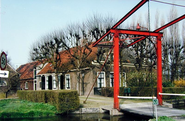 1985-2001 Boerderij aan de Rodenrijseweg nummer 54, uit het zuidwesten.