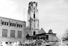 1985-536 Gezicht op de door het Duitse bombardement van 14 mei 1940 getroffen Delftsevaart met het onderstation van de ...