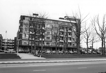 1986-1074,-1075 Het Groenendaal.Van boven naar beneden afgebeeld:- 1074: Flatgebouw met daarin gevestigd orgel- en ...