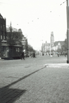 1986-2067 Zicht vanaf het Calandplein op de Coolsingel metop de achtergrond het postkantoor en het stadhuis.
