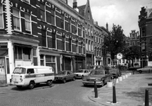 1986-426 Palmdwarsstraat met rechts de Palmstraat gezien vanuit de Bloemstraat. Op de achtergrond de Coolsestraat.