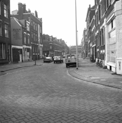 1986-529 1e Schanssstraat vanaf de Spanjaardstraat in de richting van de Catharina Beersmansstraat.