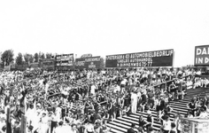 1987-1979 Gezicht op een gymnastiekdemonstratie op het Spartaterrein. In het Spartastadion.