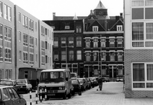 1988-1229 Gezicht in de Hendrick Sorchstraat vanuit het Johannes de Vouplein gezien. Op de achtergrond de Schietbaanlaan.