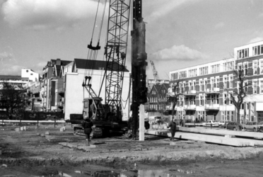 1988-1241 Gezicht op de Coolsestraat met op de voorgrond de Tiendstraat.