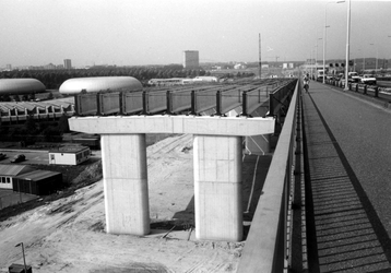 1988-1444-TM-1450 Werkzaamheden aan de Van Brienenoordbrug over de Nieuwe Maas.De bouw van de tweede brug.