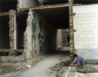 1988-1726 Woningrenovatie en muurschilderingen in Kralingen-West.