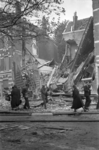 1988-68 Gezicht in de door het Duitse bombardement van 14 mei 1940 getroffen Teilingerstraat, op woensdagmorgen, als ...