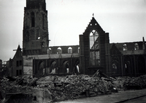 1988-72 Gezicht op de door het Duitse bombardement van 14 mei 1940 getroffen Grotekerkplein met restanten van De Sint ...