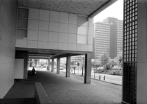 1989-1982 De kruising Blaak (voorgrond), Schiedamsedijk (links), Westblaak (links en rechts), Churchillplein (midden) ...