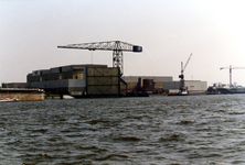 1989-2830 Gezicht vanaf de Nieuwe Maas op de IJsselwerf op het Kralingseveer.