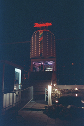 1990-483 Disco-dancing Tomorrowland nummer 37 te Prins Alexanderlaan.