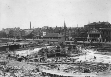 1991-1340 Voorbereidingen op het bouwterrein van het stadhuis aan de Coolsingel, in verband met het leggen van de ...