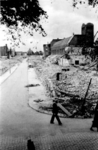 1991-2902 Ruïnes in de Rubensstraat en verderop de Nieuwe Rubensstraat, als gevolg van het Duitse bombardement van 14 ...