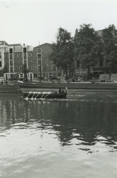 1991-2921 Sloep van de Koninklijke Marine op het Haringvliet.