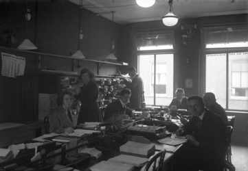 1991-3137 Het kantoor van het Gemeentelijk Energie Bedrijf aan de Oostzeedijk Beneden.