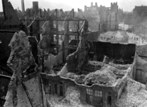 1991-3152 Gezicht op de door het Duitse bombardement van 14 mei 1940 getroffen Hooge Boezem. Hoek van Wilhelminastraat, ...