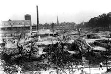1991-3168 Gezicht op de door het Duitse bombardement van 14 mei 1940 getroffen Rubensstraat met fabriekscomplex van ...