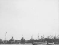 1991-875 Gezicht op de Nieuwe Maas bij de droogdokken van scheepswerf Wilton.