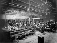 1992-4642-29 Gezicht in de fabriek van Blankenheym & Nolet distilleerderij, likeurstokerij. In de expeditie.